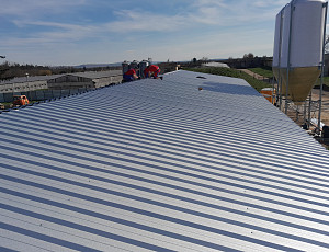 Výměna střešní krytiny na farmě